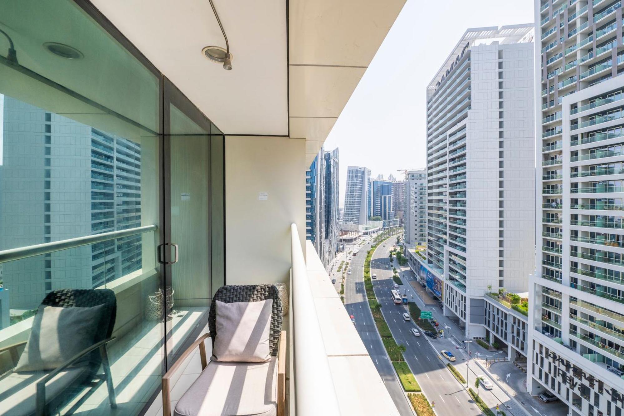 Damac Canal Views Residences Dubai Bagian luar foto