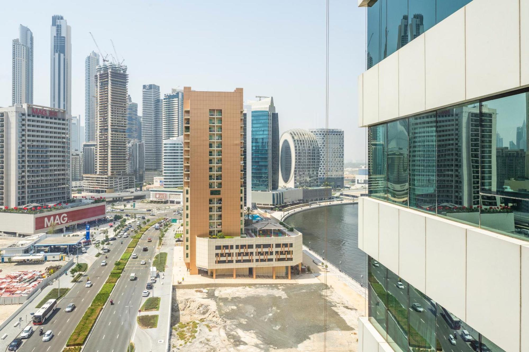 Damac Canal Views Residences Dubai Bagian luar foto