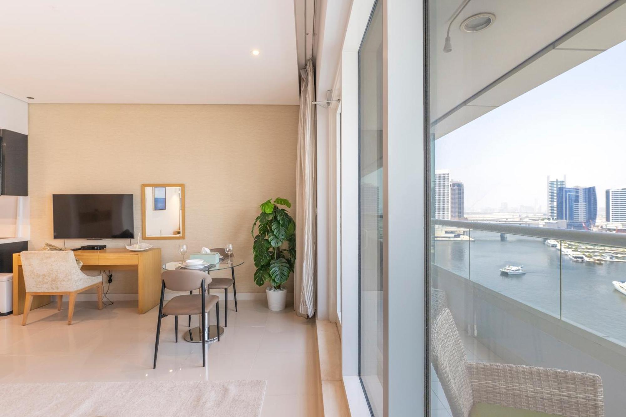Damac Canal Views Residences Dubai Bagian luar foto