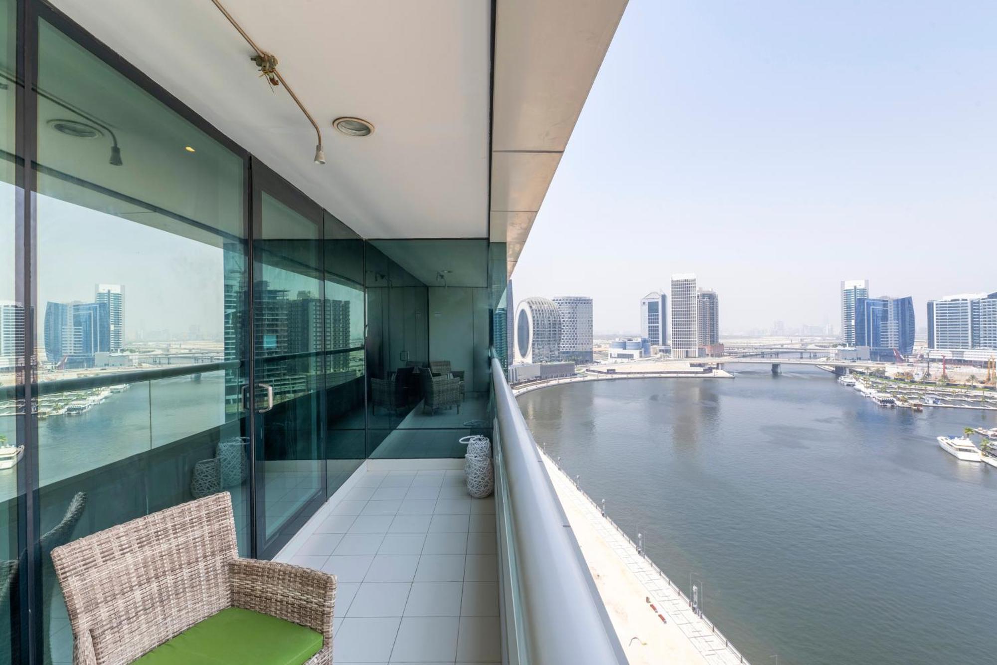 Damac Canal Views Residences Dubai Bagian luar foto