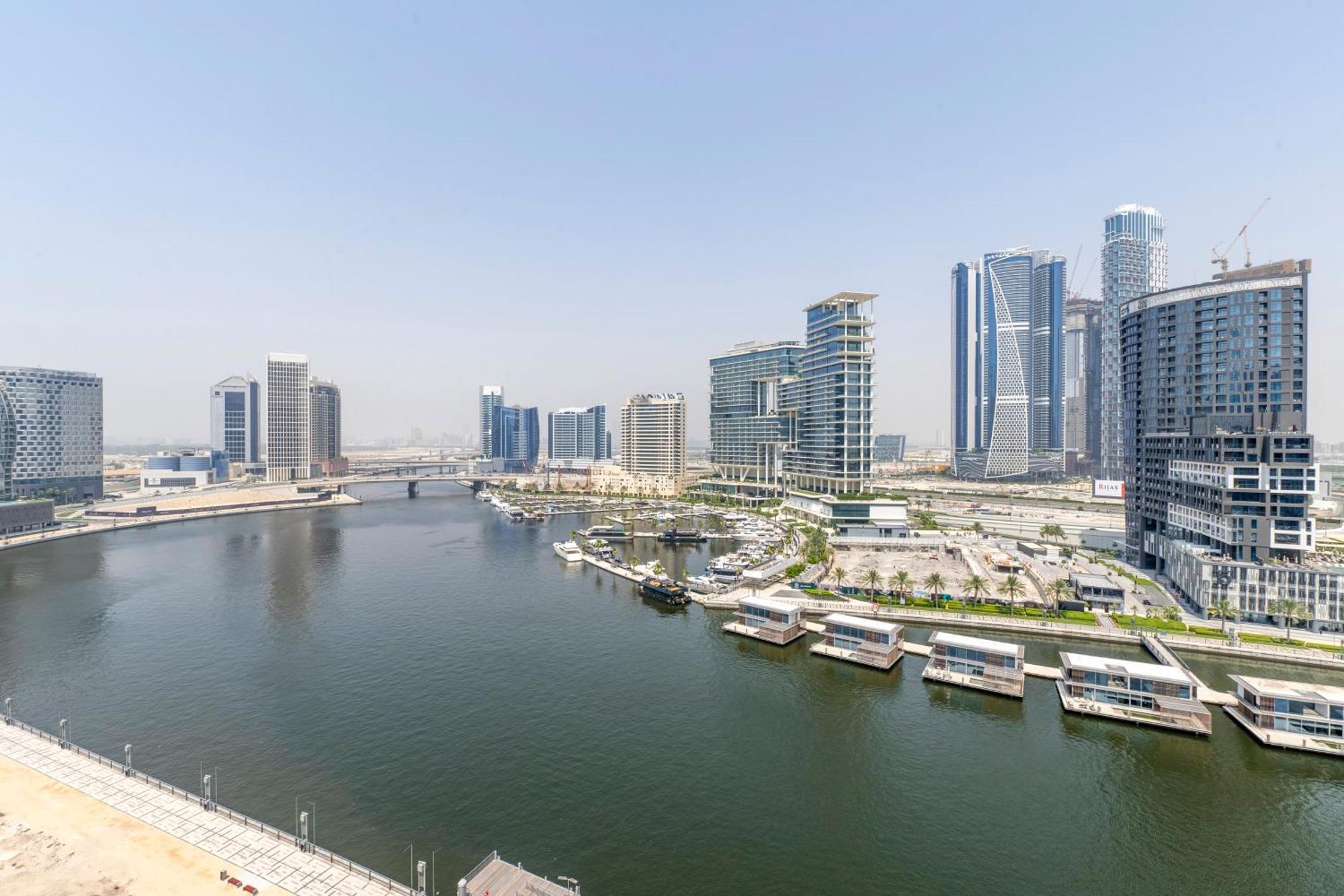 Damac Canal Views Residences Dubai Bagian luar foto