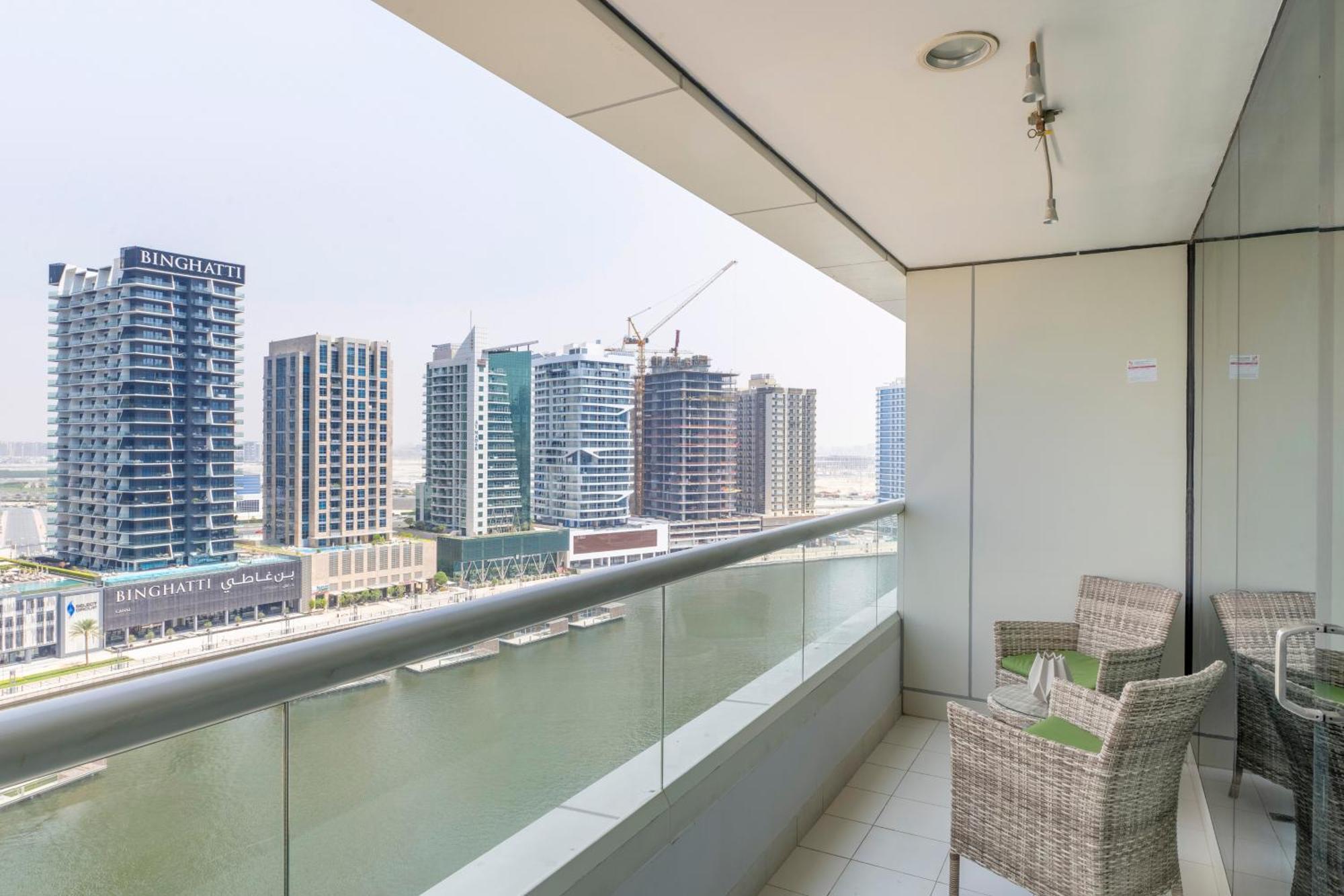 Damac Canal Views Residences Dubai Bagian luar foto