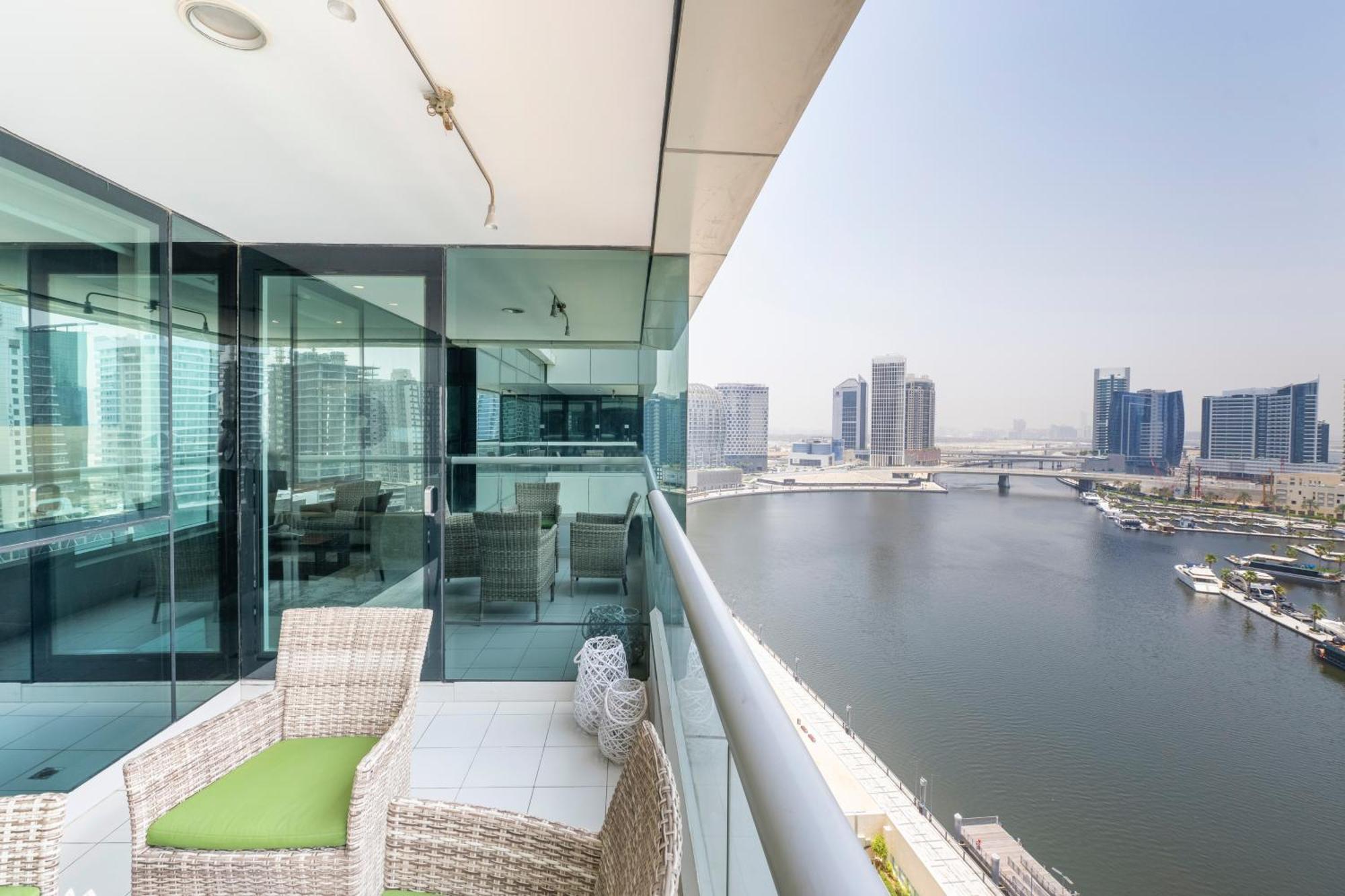 Damac Canal Views Residences Dubai Bagian luar foto