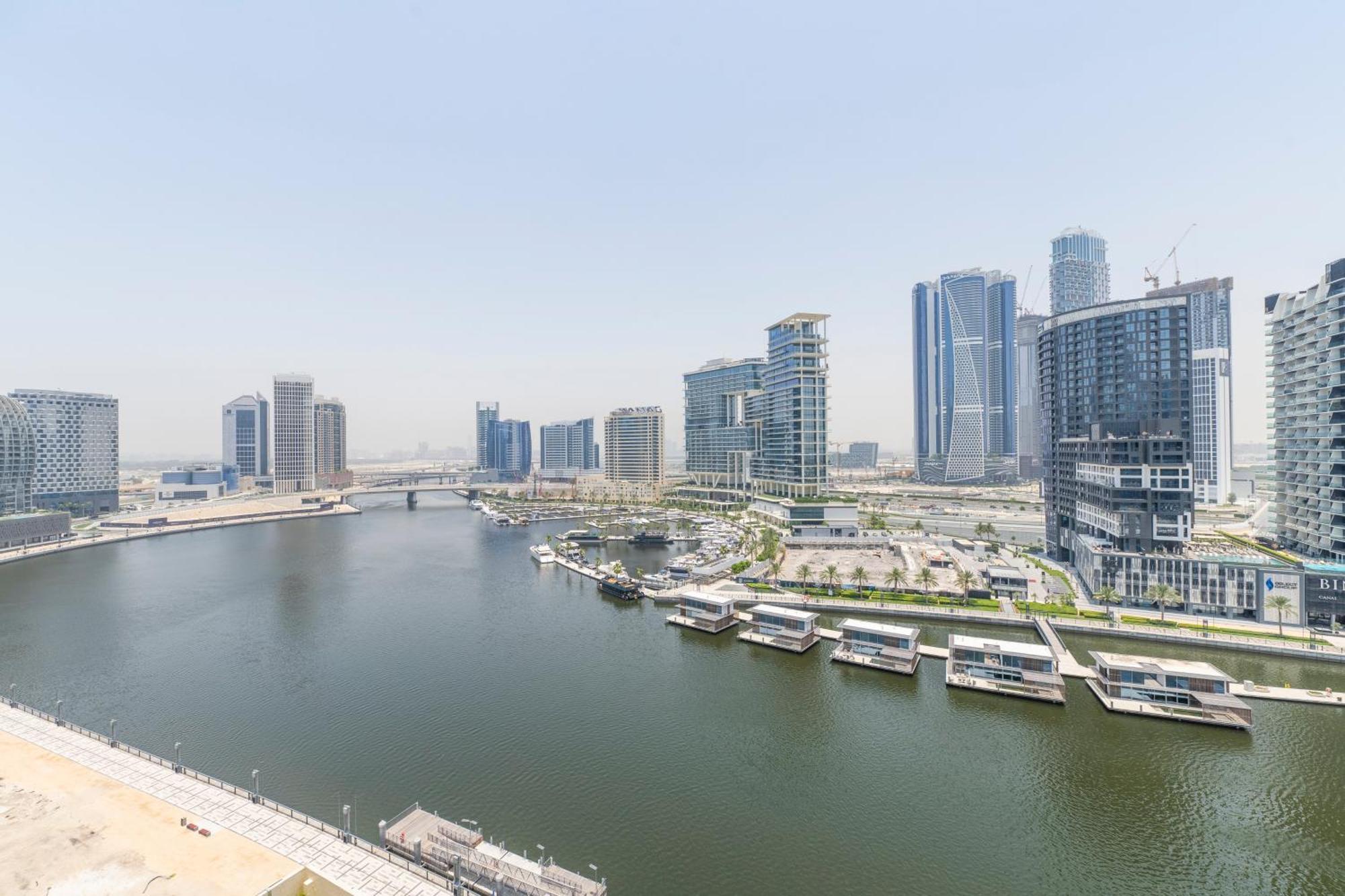 Damac Canal Views Residences Dubai Bagian luar foto