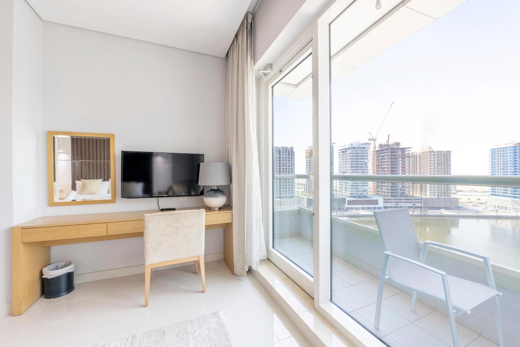 Damac Canal Views Residences Dubai Bagian luar foto