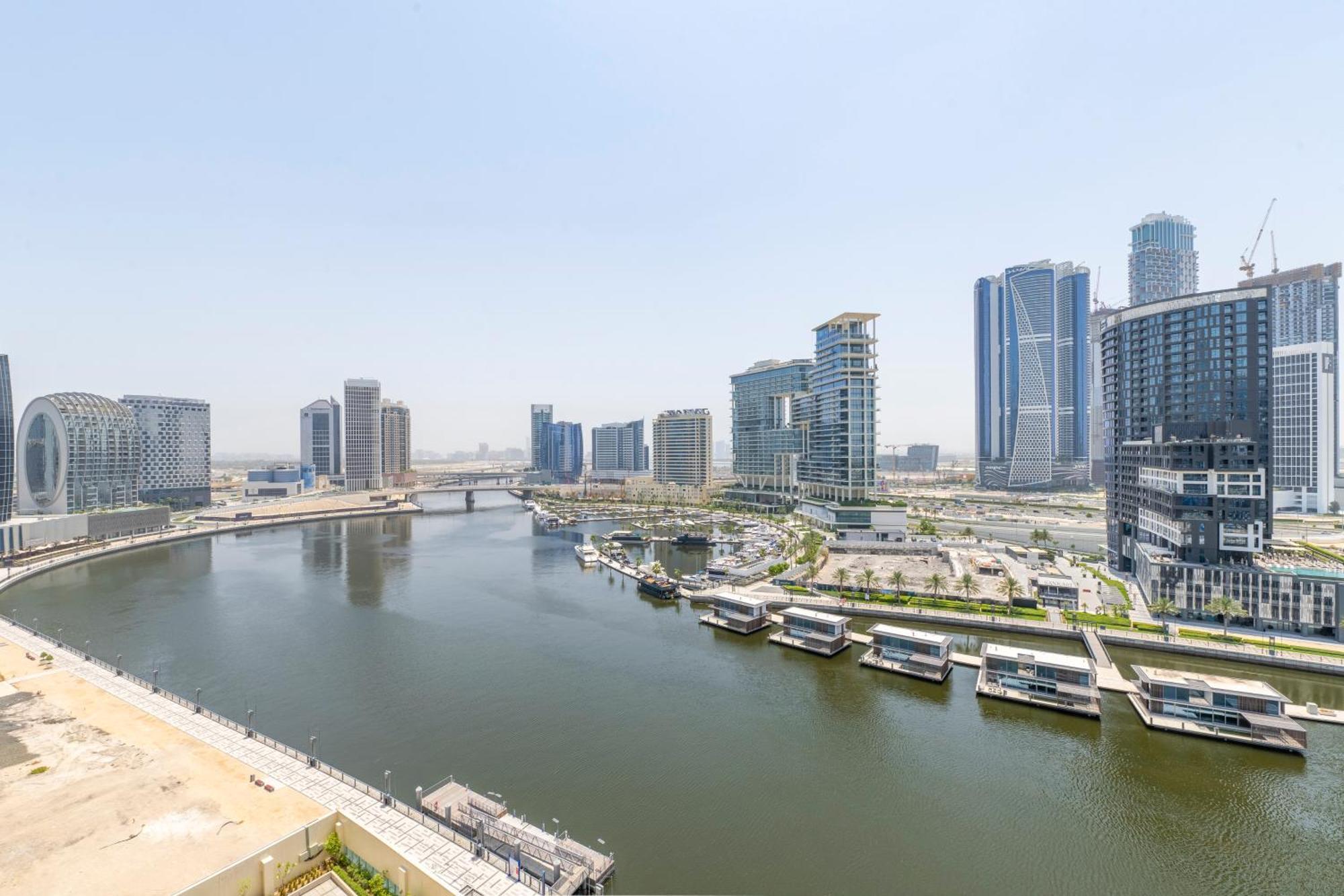 Damac Canal Views Residences Dubai Bagian luar foto