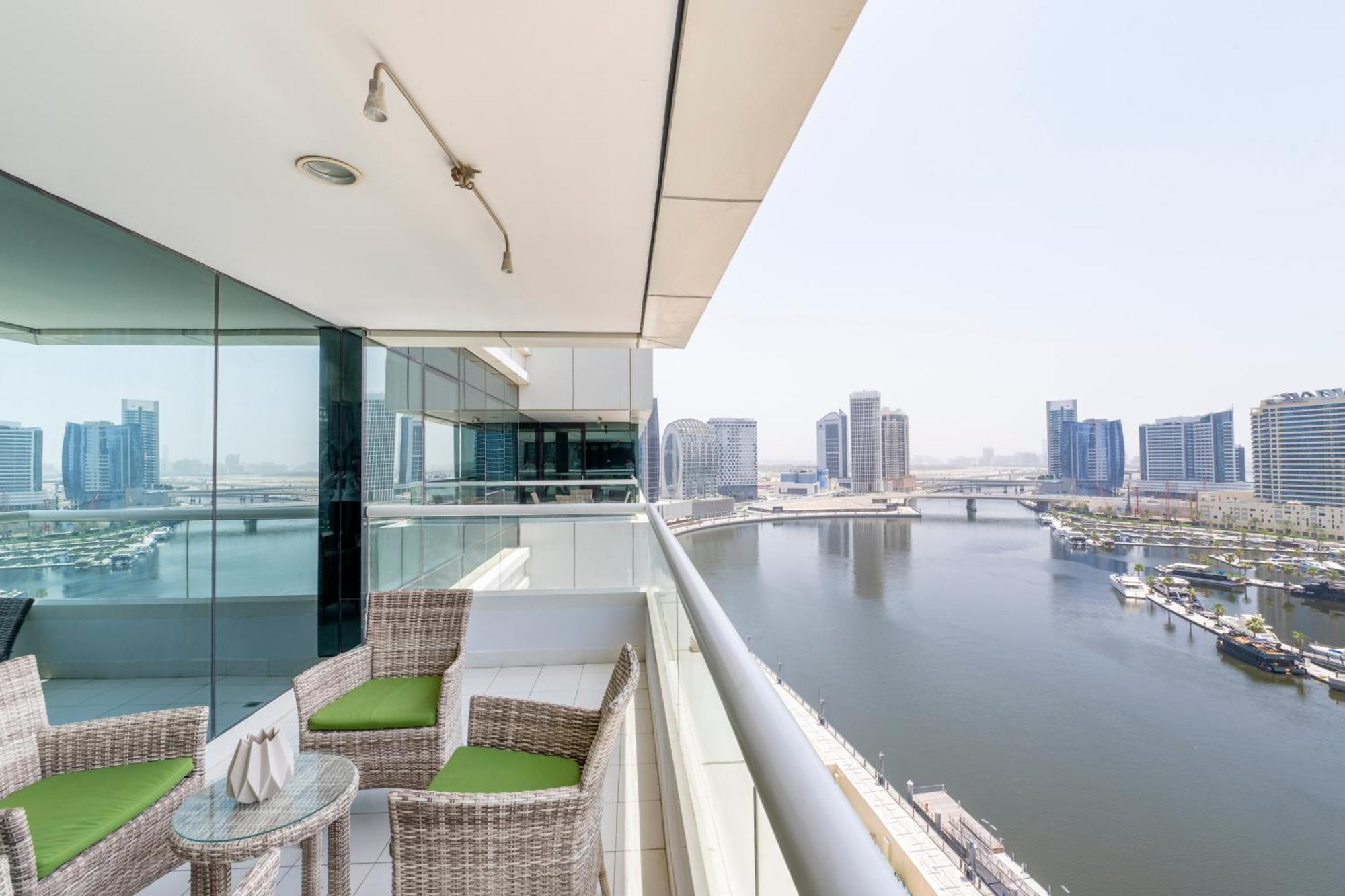 Damac Canal Views Residences Dubai Bagian luar foto