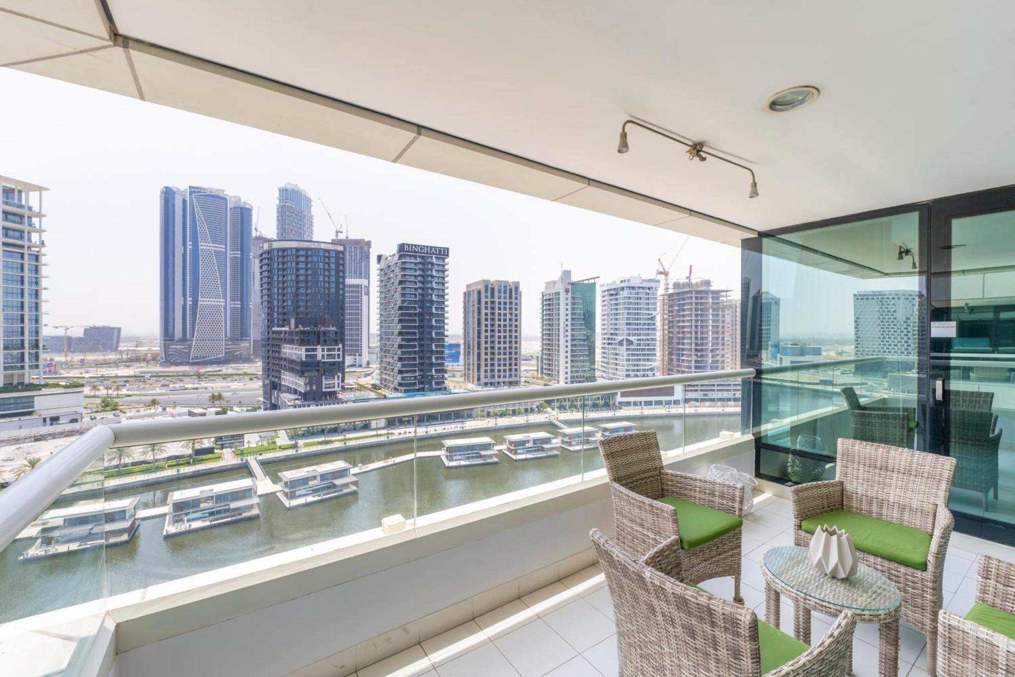 Damac Canal Views Residences Dubai Bagian luar foto