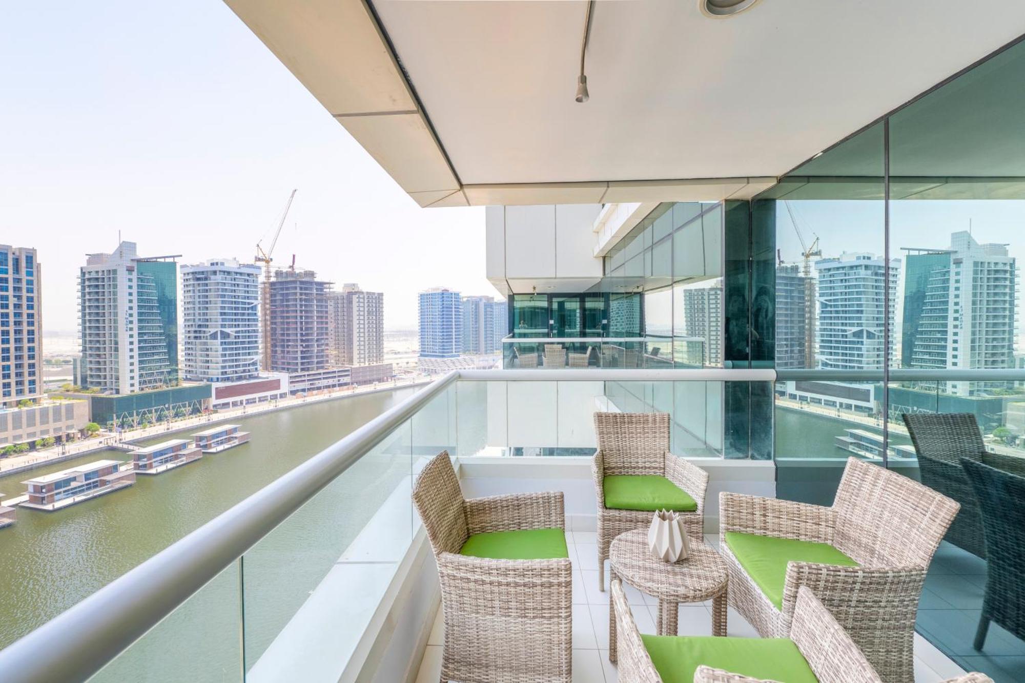 Damac Canal Views Residences Dubai Bagian luar foto