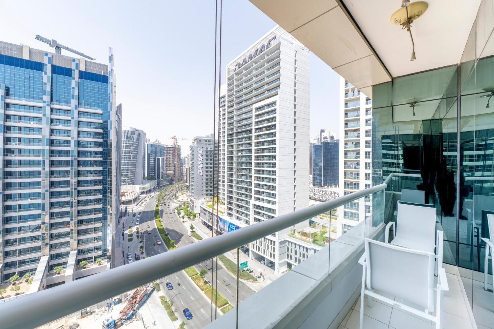 Damac Canal Views Residences Dubai Bagian luar foto