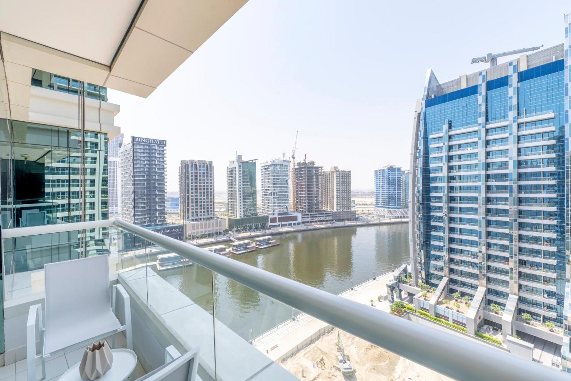 Damac Canal Views Residences Dubai Bagian luar foto