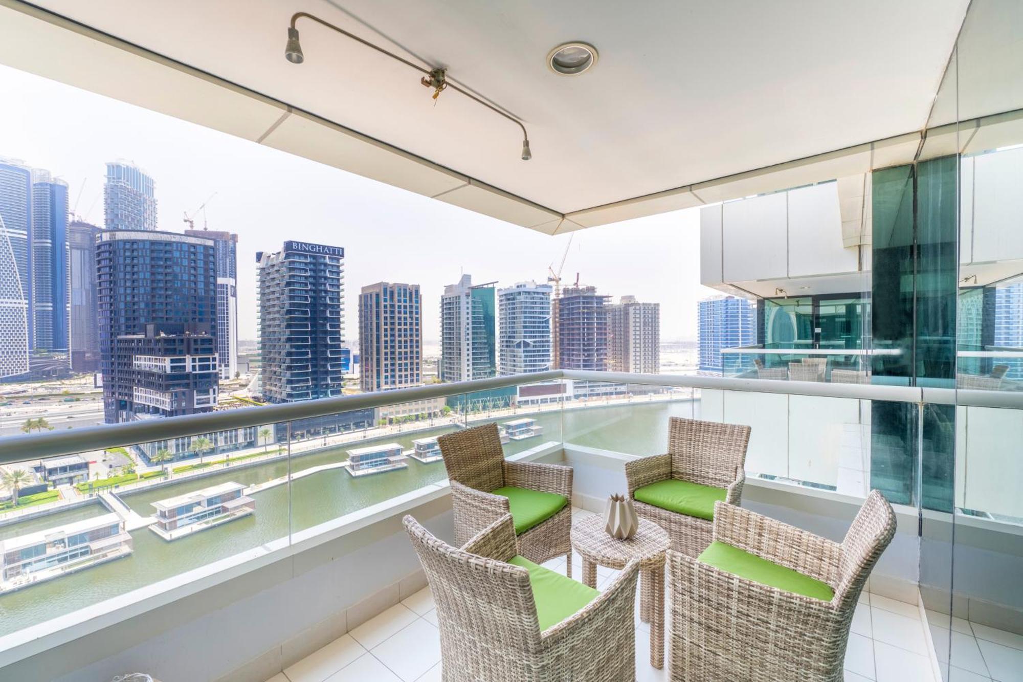 Damac Canal Views Residences Dubai Bagian luar foto