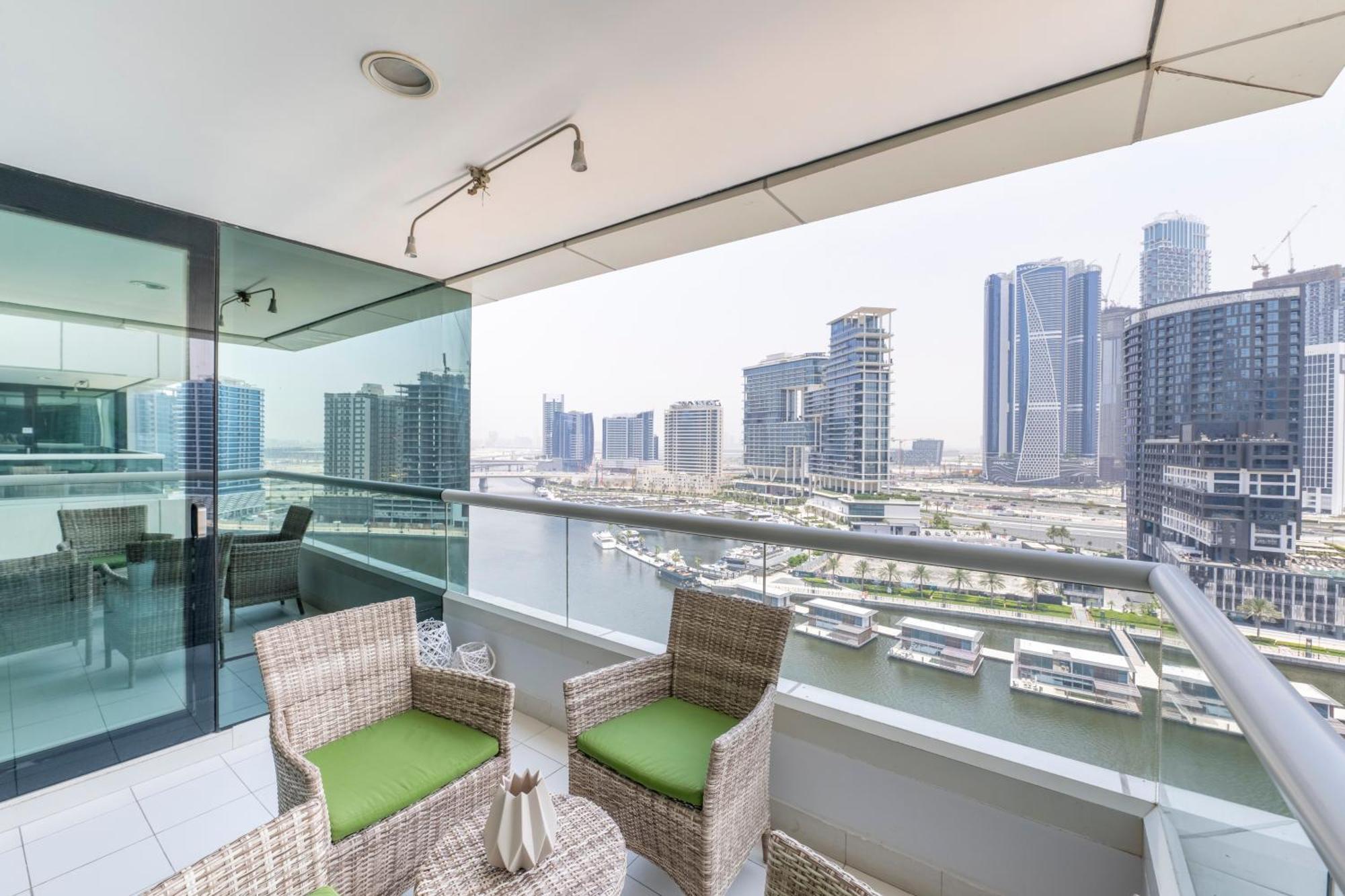 Damac Canal Views Residences Dubai Bagian luar foto