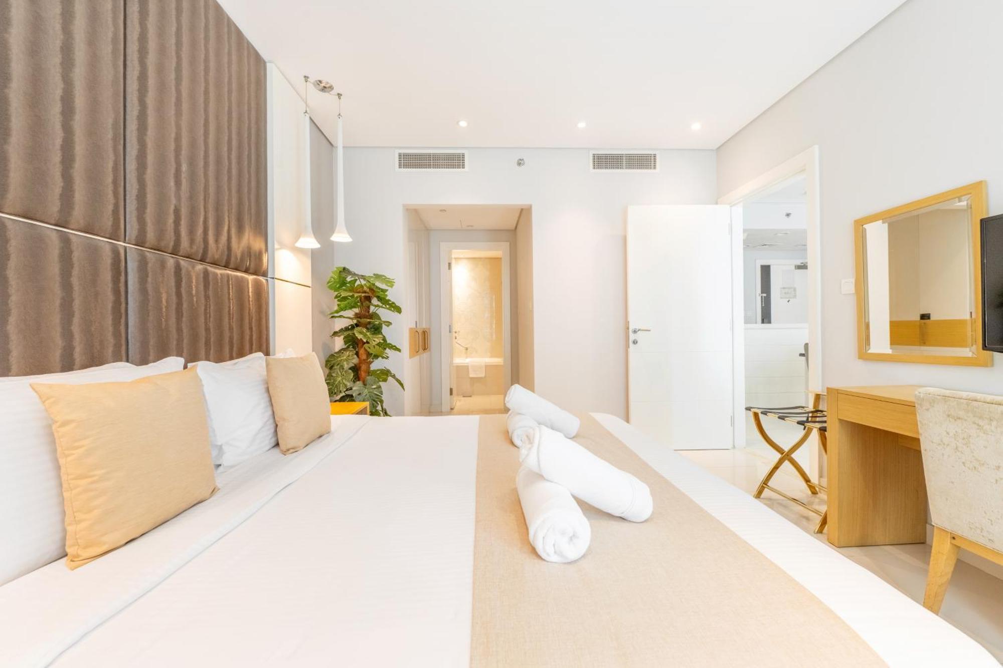 Damac Canal Views Residences Dubai Bagian luar foto